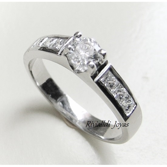 Anillo de compromiso online 5 piedras